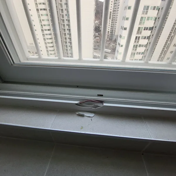 베란다 창문틀 보강 시공